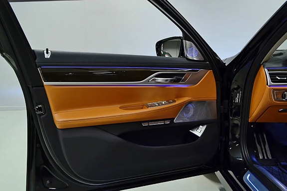 BMW 740Le 19 of 30