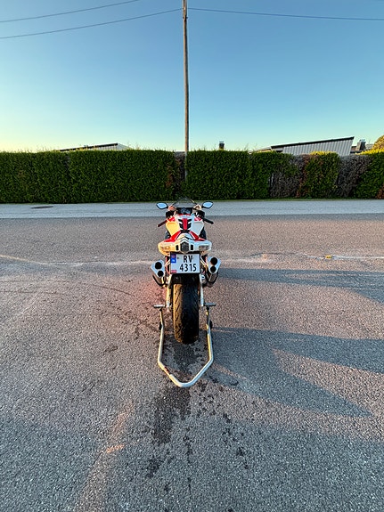 Aprilia RSV 1000 R factory 3 of 30