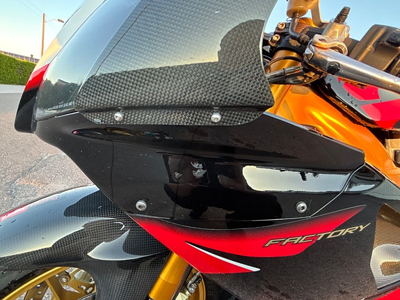 Aprilia RSV 1000 R factory 24 of 30
