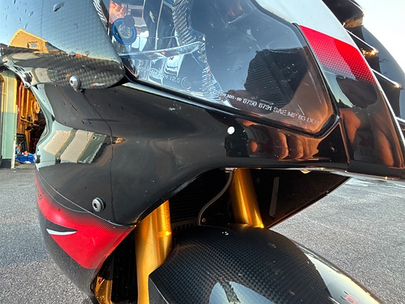 Aprilia RSV 1000 R factory 23 of 30