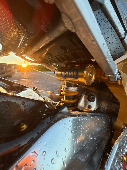 Aprilia RSV 1000 R factory 10 of 30