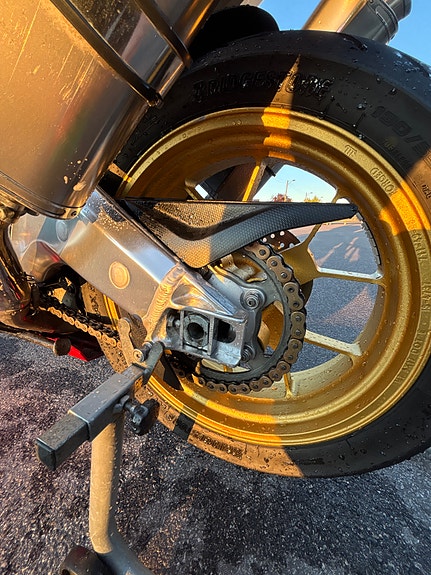 Aprilia RSV 1000 R factory 14 of 30