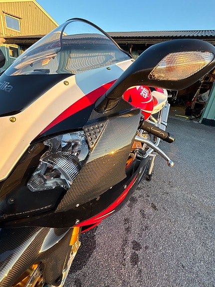 Aprilia RSV 1000 R factory 22 of 30