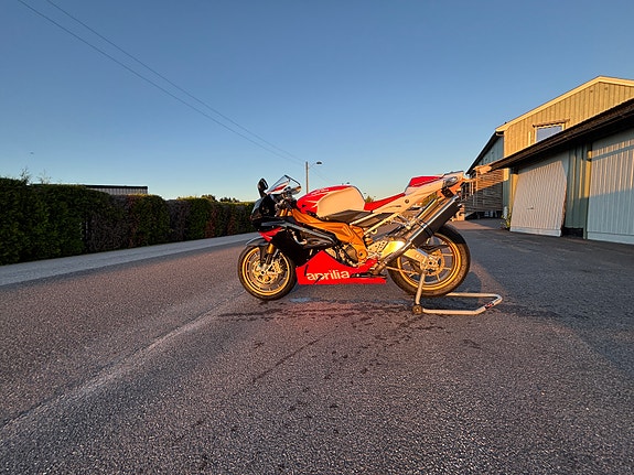 Aprilia RSV 1000 R factory 5 of 30