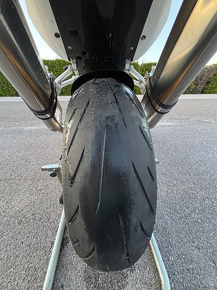 Aprilia RSV 1000 R factory 30 of 30