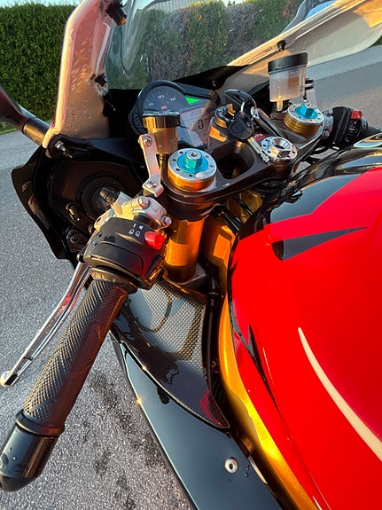 Aprilia RSV 1000 R factory 20 of 30