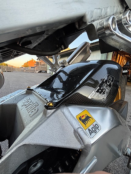 Aprilia RSV 1000 R factory 28 of 30