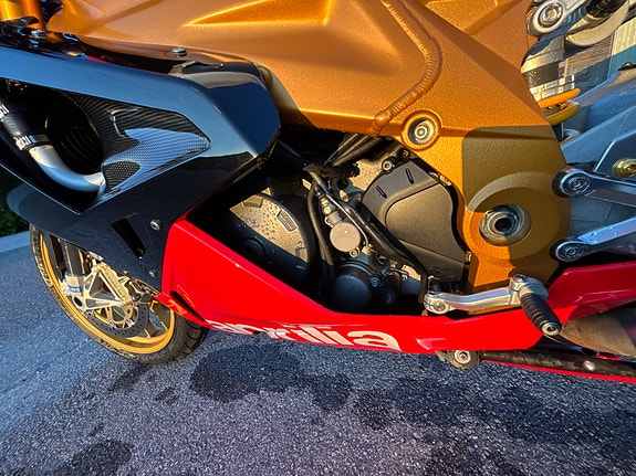 Aprilia RSV 1000 R factory 16 of 30