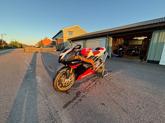 Aprilia RSV 1000 R factory 6 of 30
