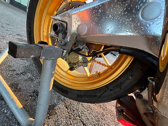Aprilia RSV 1000 R factory 15 of 30