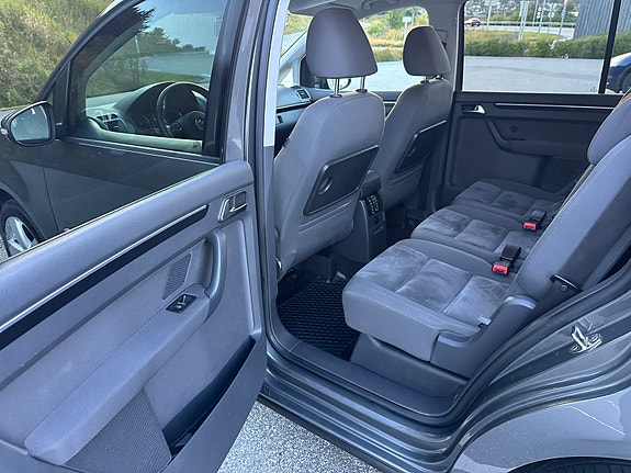 Volkswagen Touran 14 of 30