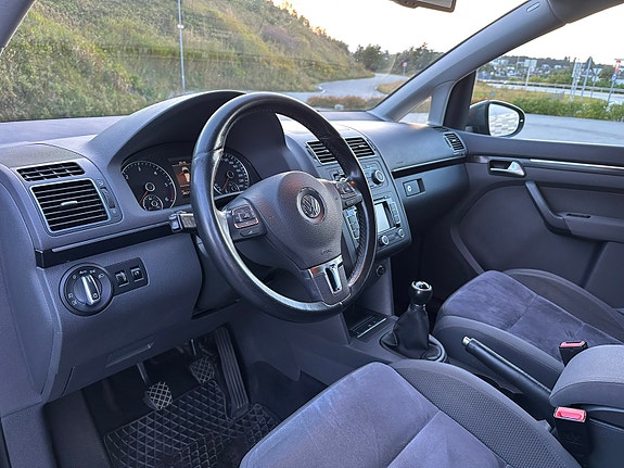 Volkswagen Touran 13 of 30