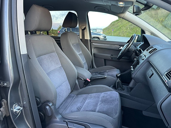 Volkswagen Touran 21 of 30