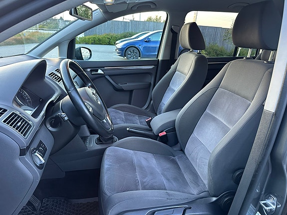 Volkswagen Touran 12 of 30
