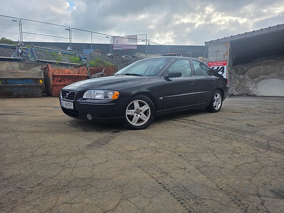 Volvo S60 2 of 12