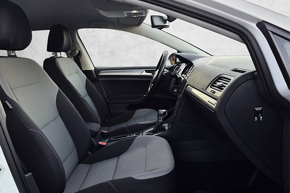 Volkswagen e-Golf VII 18 of 30