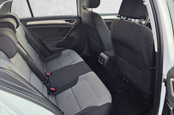 Volkswagen e-Golf VII 19 of 30