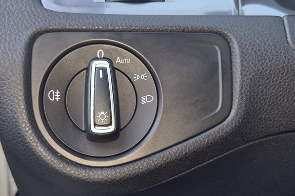 Volkswagen e-Golf VII 27 of 30