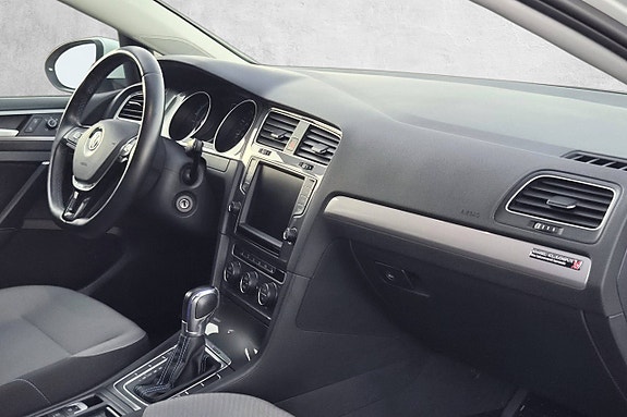 Volkswagen e-Golf VII 17 of 30
