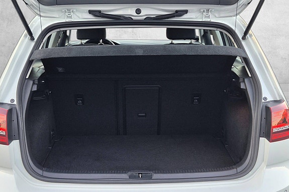 Volkswagen e-Golf VII 21 of 30