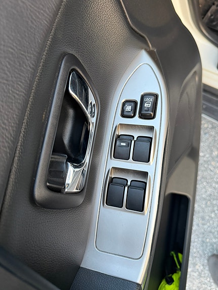 Mitsubishi Pajero 8 of 30