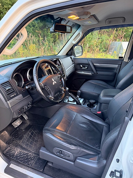 Mitsubishi Pajero 18 of 30