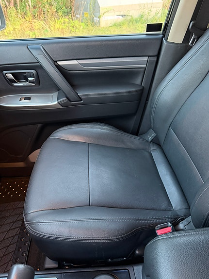 Mitsubishi Pajero 16 of 30