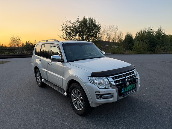 Mitsubishi Pajero 3 of 30