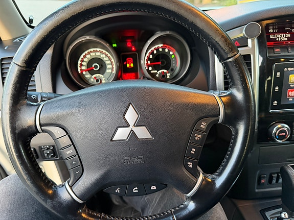 Mitsubishi Pajero 15 of 30