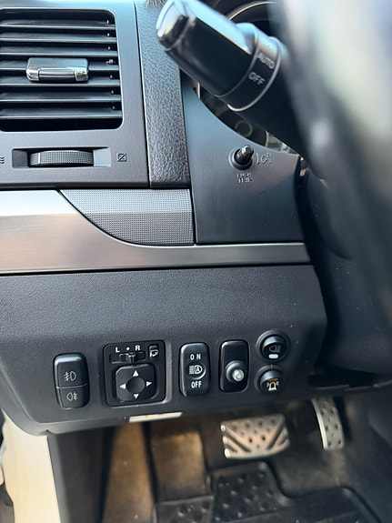 Mitsubishi Pajero 9 of 30