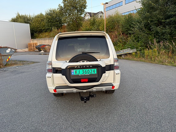 Mitsubishi Pajero 6 of 30