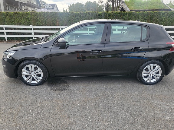 Peugeot 308 4 of 9