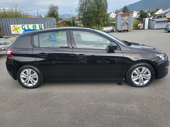 Peugeot 308 7 of 9