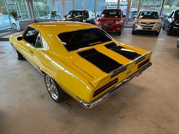 Chevrolet Camaro 12 of 30