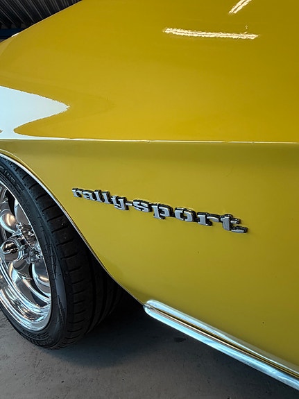 Chevrolet Camaro 24 of 30