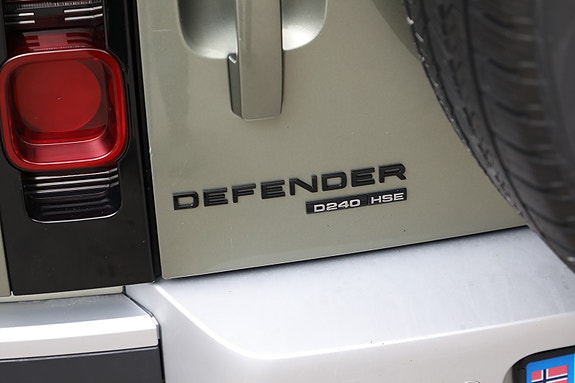 Land Rover Defender 110 11 of 30