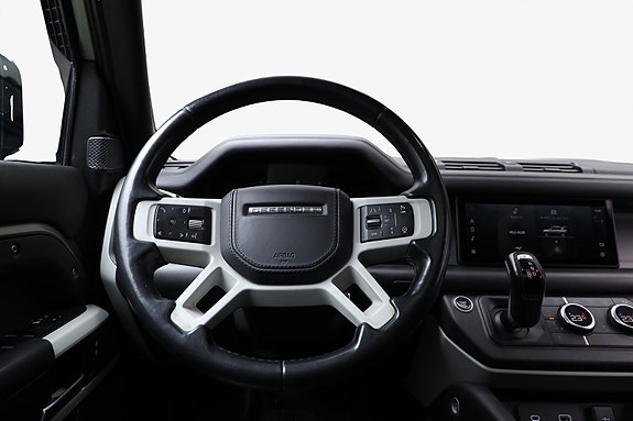 Land Rover Defender 110 17 of 30