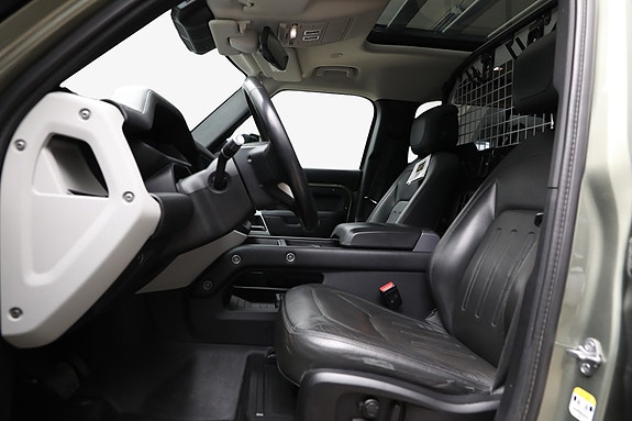 Land Rover Defender 110 13 of 30