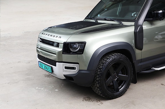 Land Rover Defender 110 4 of 30