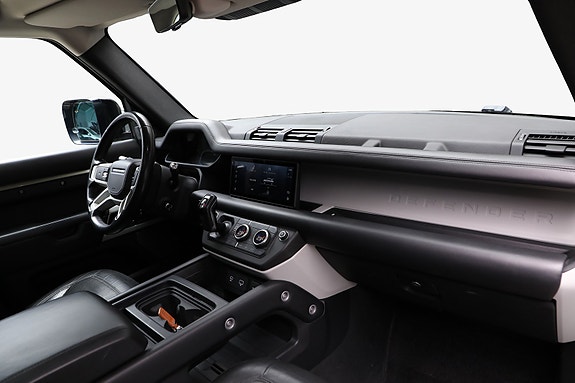 Land Rover Defender 110 20 of 30