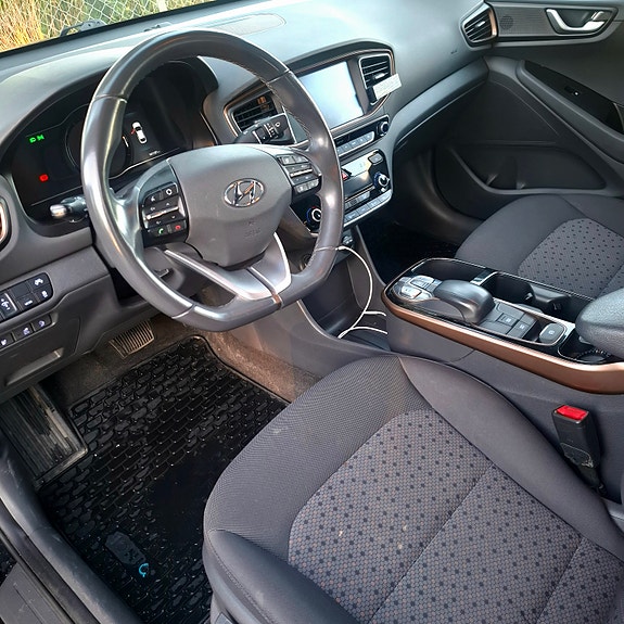 Hyundai IONIQ 14 of 21