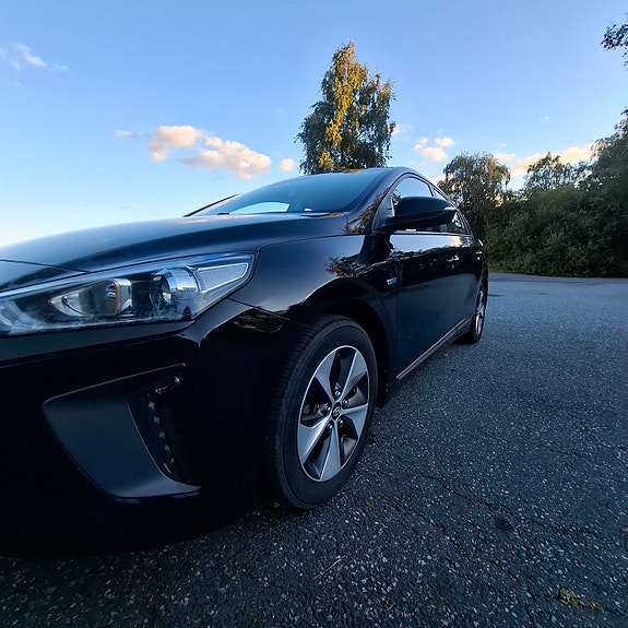Hyundai IONIQ 21 of 21