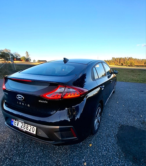 Hyundai IONIQ 12 of 21