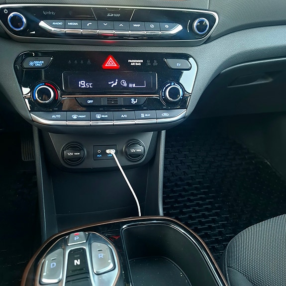 Hyundai IONIQ 20 of 21