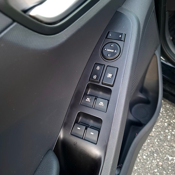 Hyundai IONIQ 16 of 21