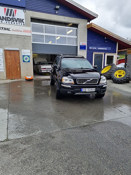 Volvo XC90 3 of 16