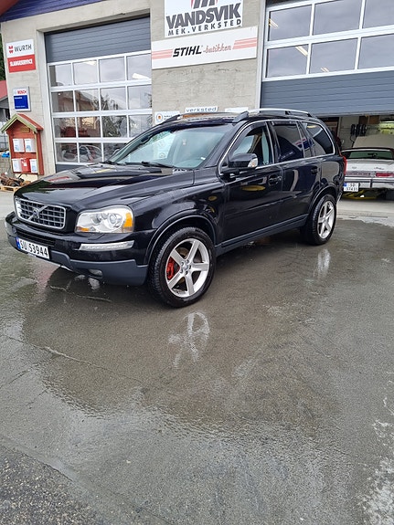 Volvo XC90 2 of 16