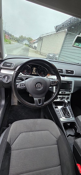Volkswagen Passat 9 of 15