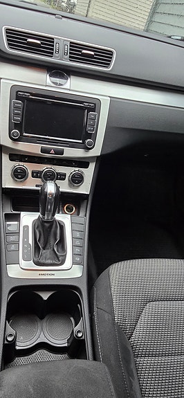 Volkswagen Passat 12 of 15