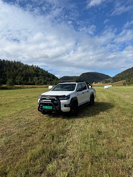 Toyota HiLux 4 of 30
